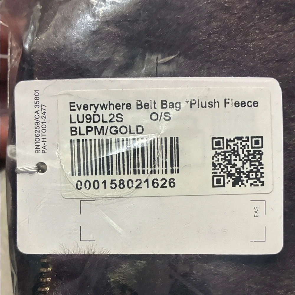 Lululemon Everywhere Belt Bag 1L
Plush Fleece (Black Plum / Gold) - Picture 6 of 7